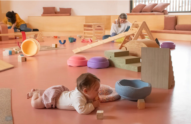 ÁREA DE JUEGO ZAPATO FEROZ